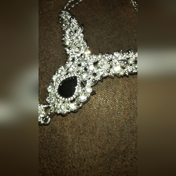 Hand & finger Bracelet like new rhinestones adjustable - Picture 3 of 11